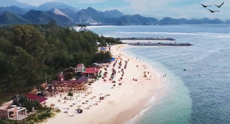 Lhoknga Beach